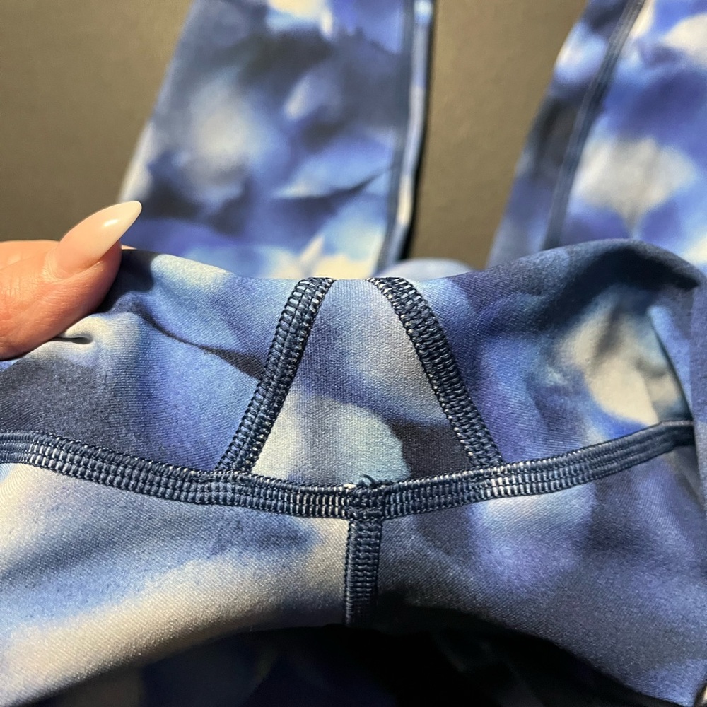Lululemon Blue Tie Dye Nulu High Rise Leggings Size 6 - Picture 4 of 5